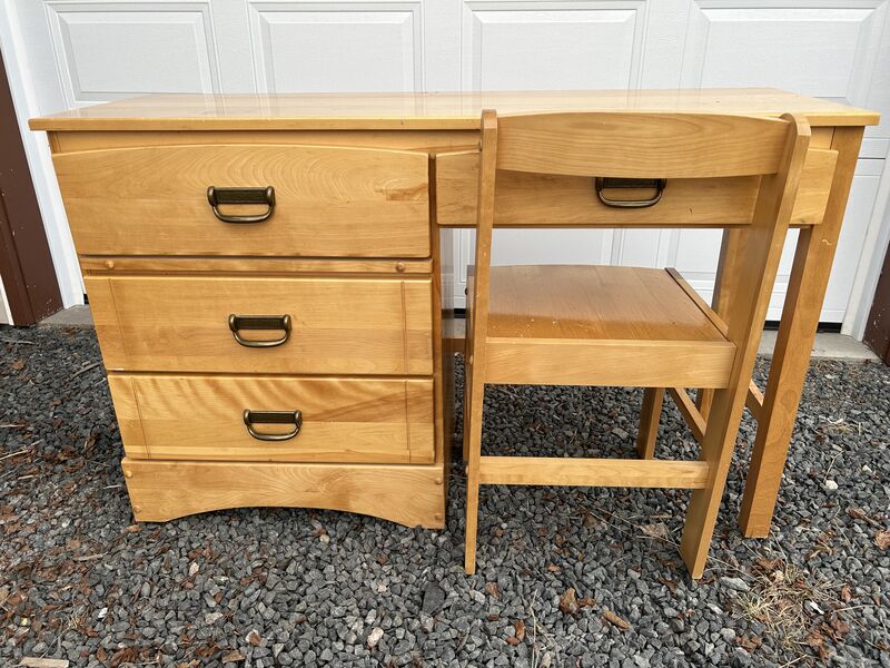 Wood Desk & Chair Yellowknife Home & Garden For Sale YKTrader
